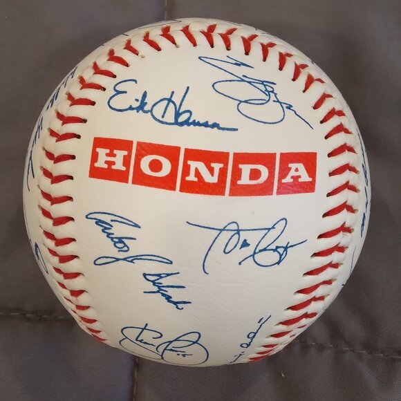 VINTAGE TORONTO BLUE JAYS FACSIMILE TEAM AUTOGRAPHED BASEBALL - Picture 3 of 5